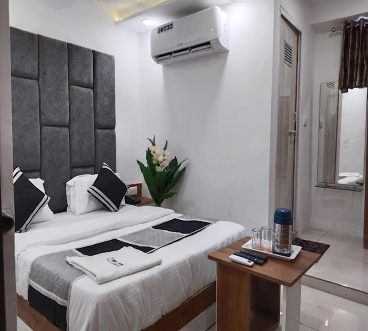 Galaxy Inn Hotel Ahmedabad Extérieur photo